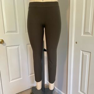 Eileen Fisher pull on skinny pants. Size XS
